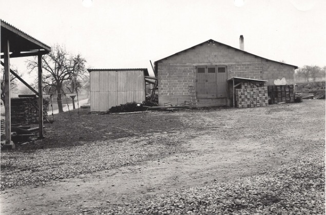 1960 — Bau der ers­ten Produktionshalle